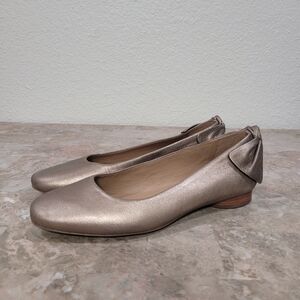 Bernardo Eloise Metallic Gold Leather Bow Back Ballet Flats - Size 7.5